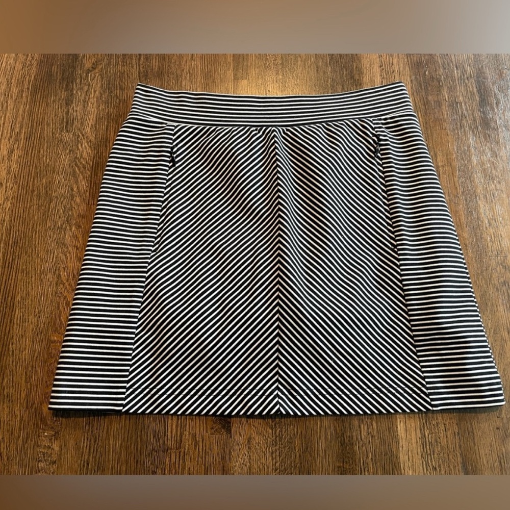 Talbots BlackWhite Stripe skort Casual Preppy Athleisure- size SP (small petite)